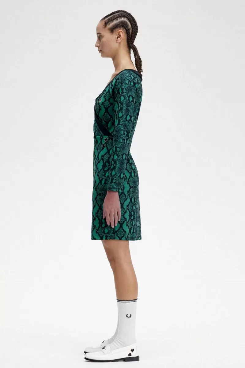 abito da donna fred perry con stampa serpente e spalle scoperte color menta intenso