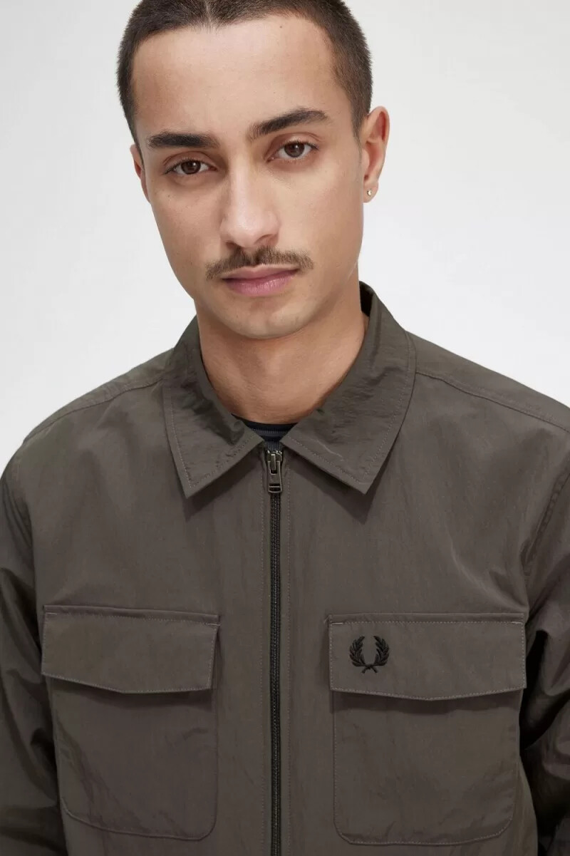 camicia leggera da uomo fred perry con zip colore verde campo