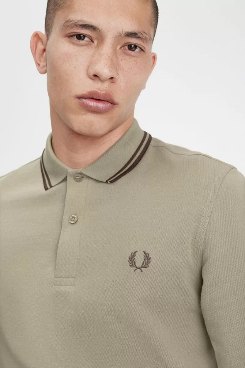 fred perry m3636 camicia da uomo grigio caldo rosso scuro