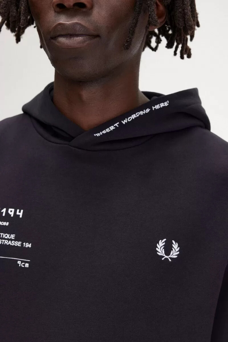 felpa con cappuccio stampata fred perry da uomo nera