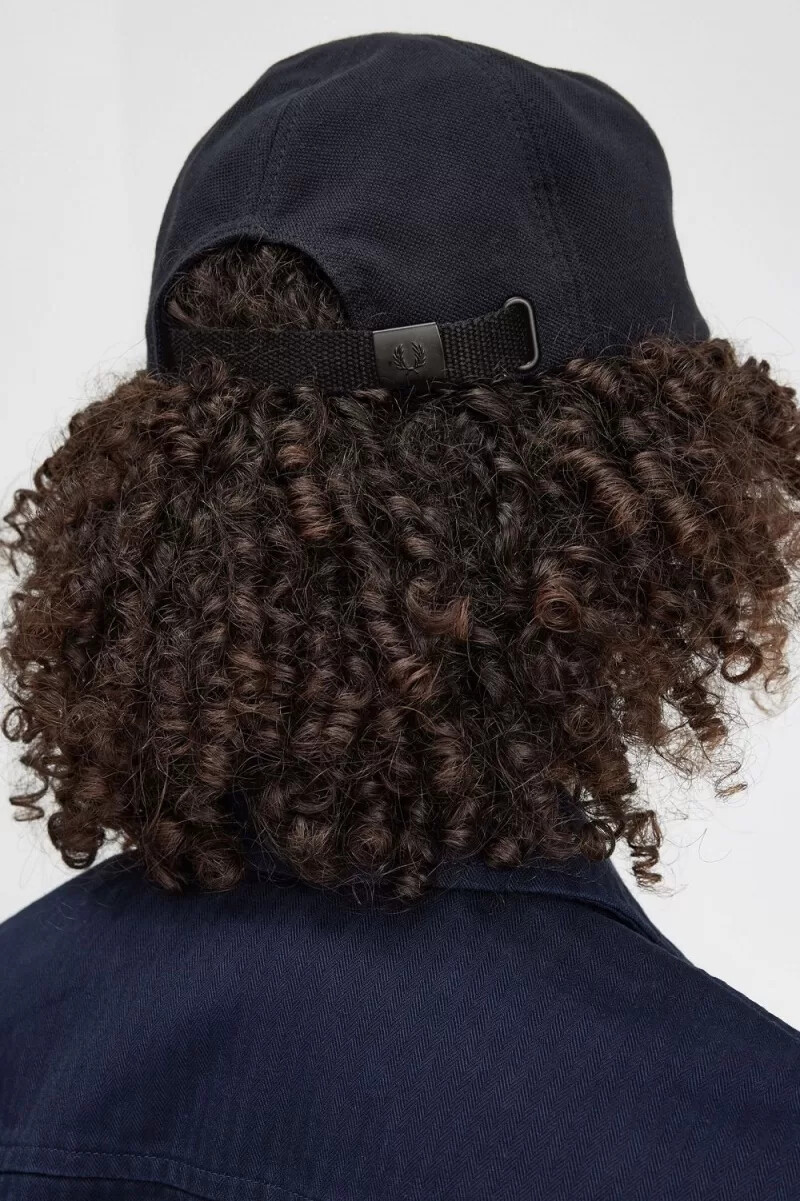 cappellini da uomo fred perry classic pique blu navy bianco neve