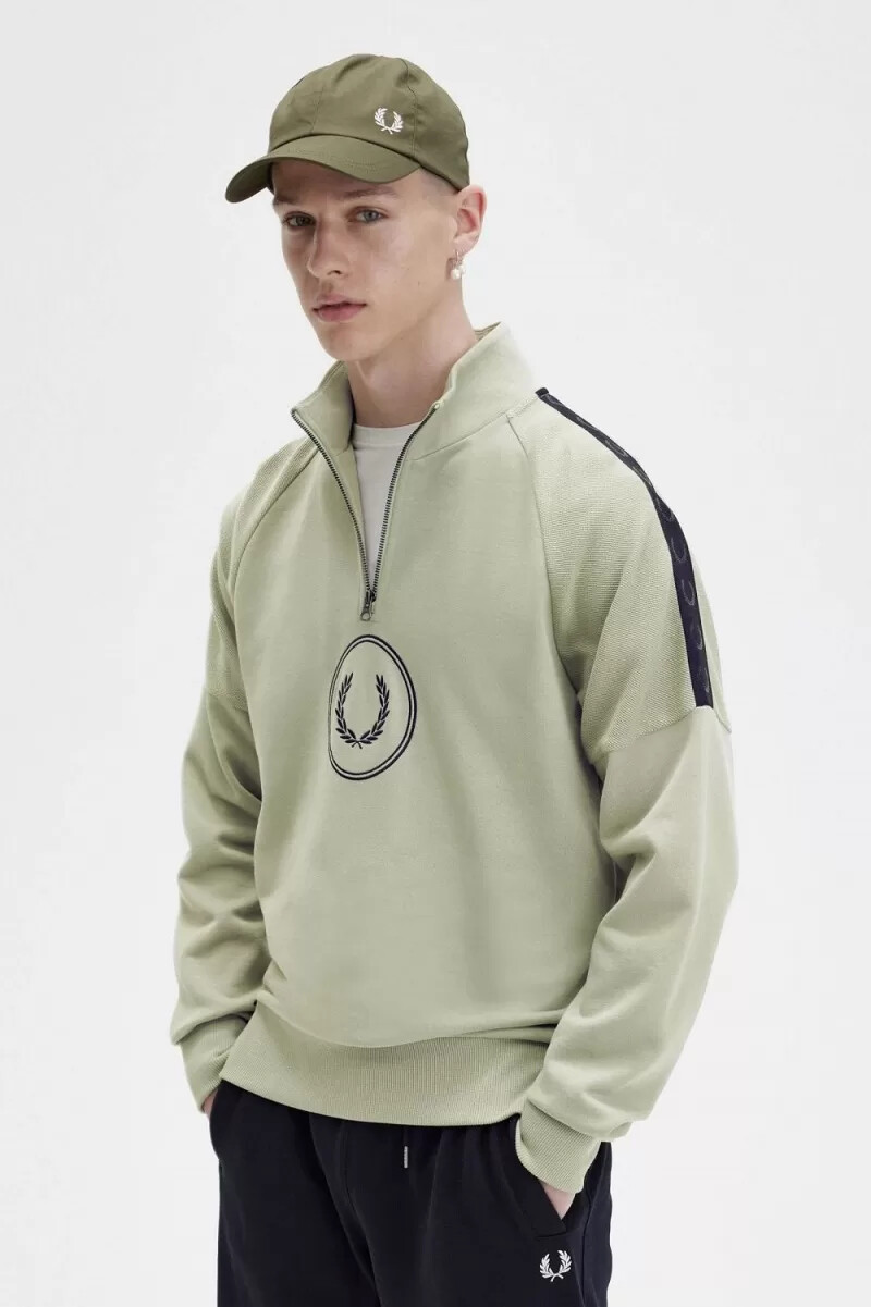 felpa da uomo con mezza zip e marchio fred perry circle color menta