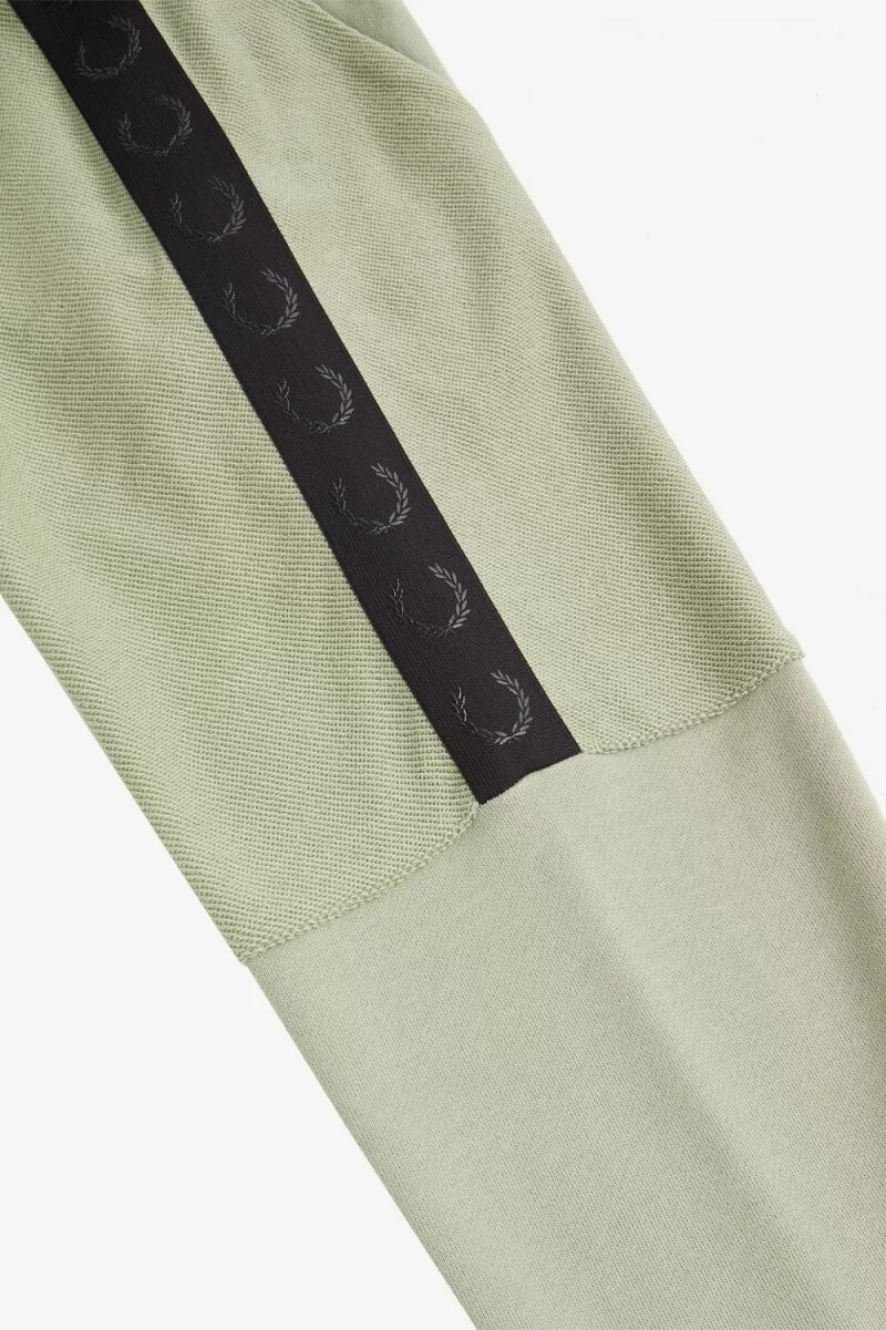 felpa da uomo con mezza zip e marchio fred perry circle color menta