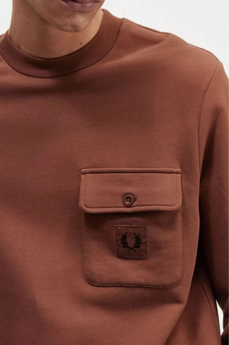 felpa girocollo da uomo con dettaglio stemma fred perry marrone whisky