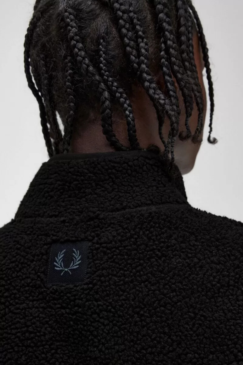 felpa da uomo in pile borg con zip fred perry nera