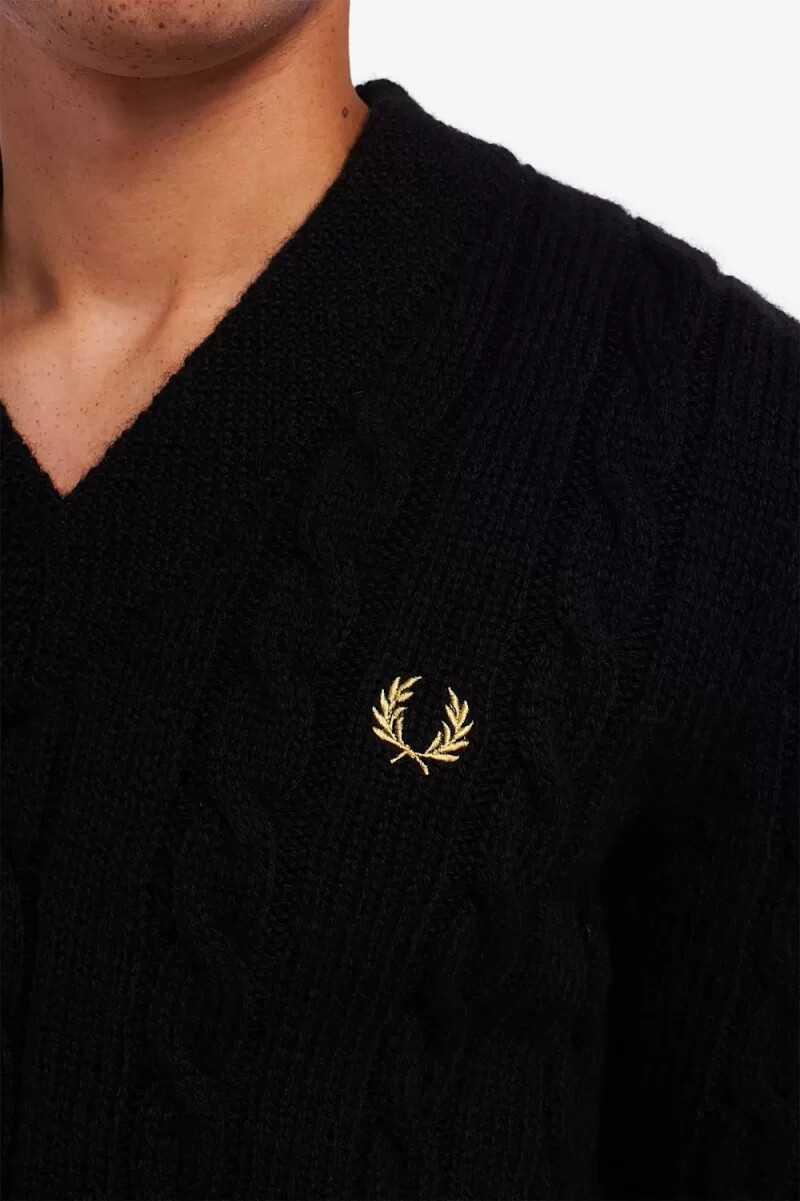 maglione da uomo con scollo a v in maglia a trecce fred perry nero