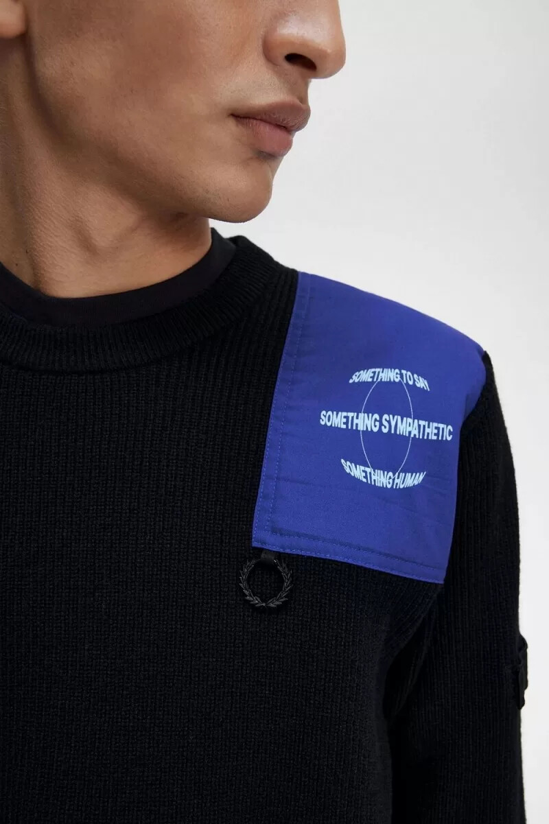 maglione da uomo fred perry con toppa e dettaglio nero