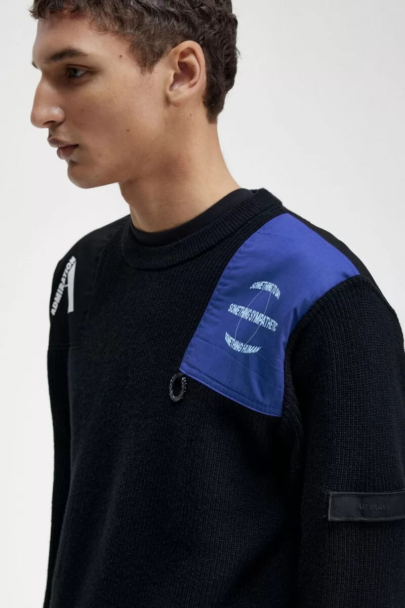 maglione da uomo fred perry con toppa e dettaglio nero