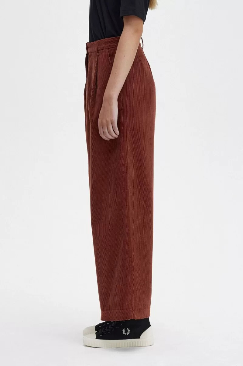 pantaloni da donna in velluto a coste fred perry colore marrone whisky