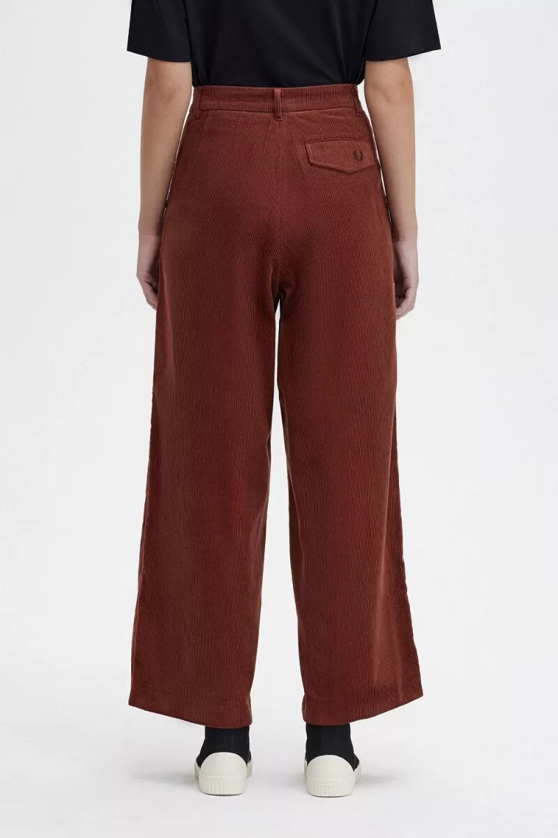 pantaloni da donna in velluto a coste fred perry colore marrone whisky