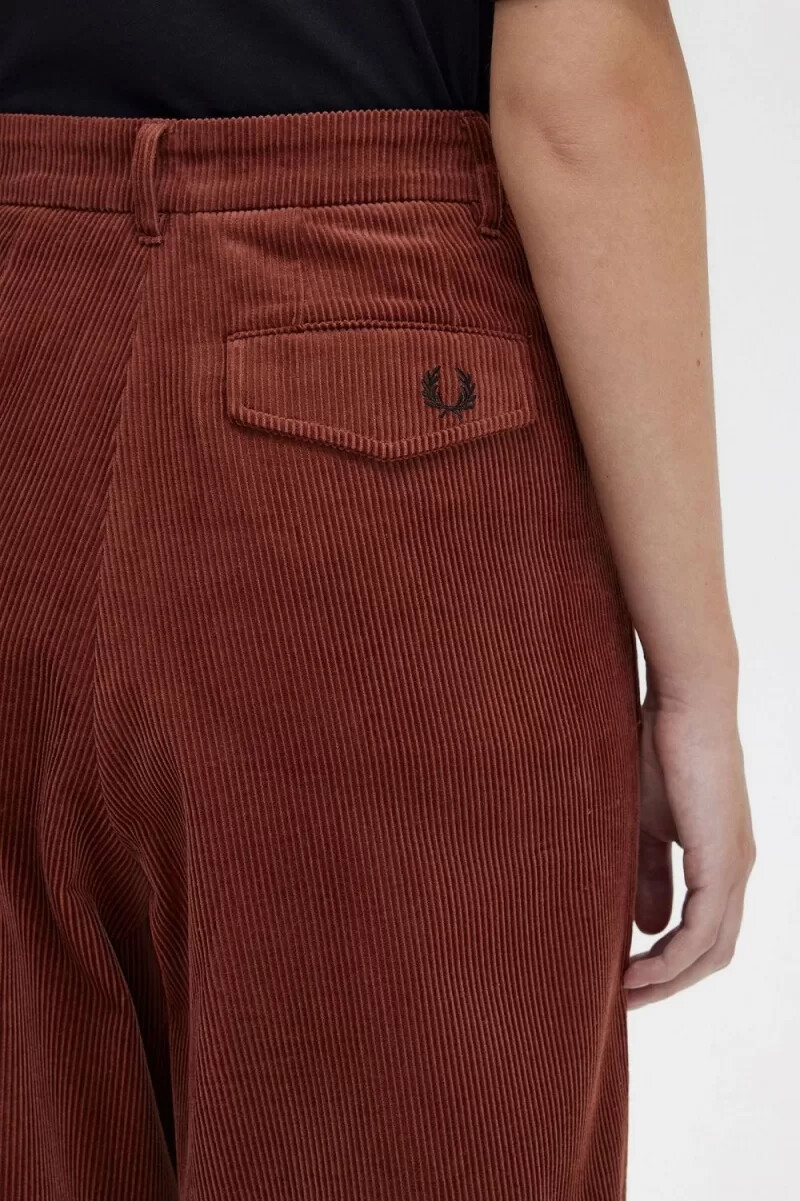 pantaloni da donna in velluto a coste fred perry colore marrone whisky