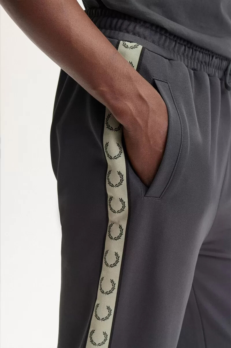 pantaloni da uomo fred perry contrast tape track anchor grey black