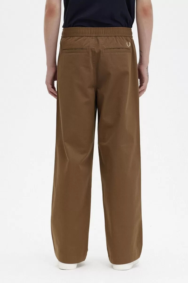 pantaloni da uomo con coulisse a gamba larga fred perry marroni