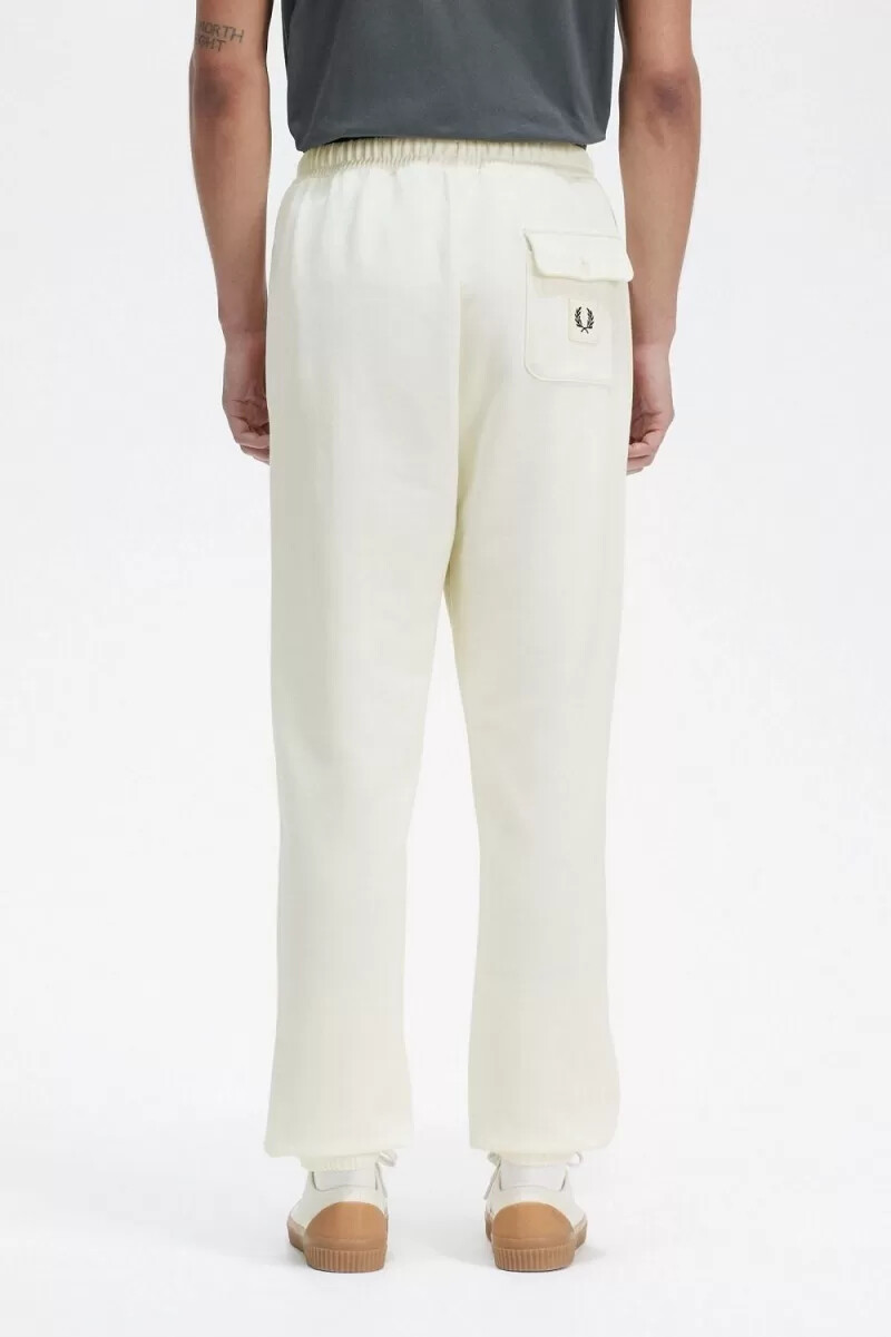 pantaloni da uomo fred perry con dettaglio distintivo beige