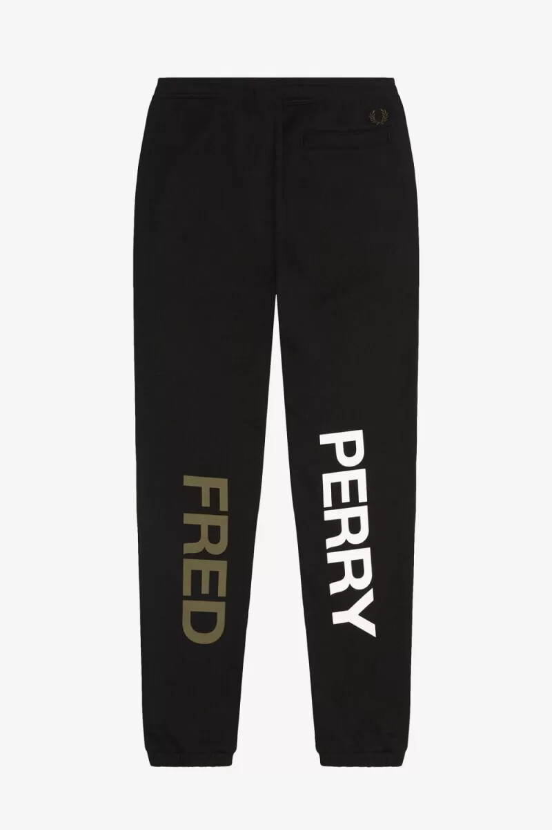 pantaloni da uomo in felpa con marchio grafico fred perry neri
