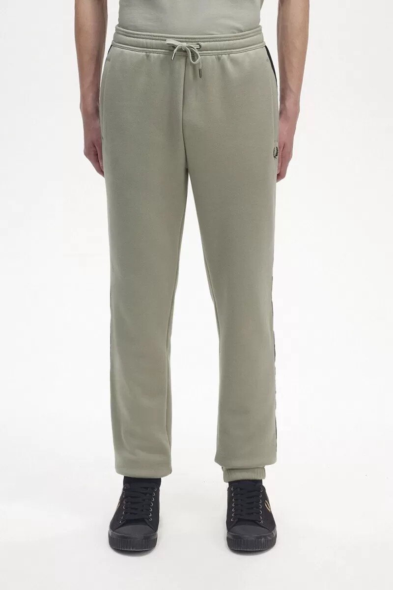 pantaloni da uomo in felpa con nastro in rilievo fred perry color menta