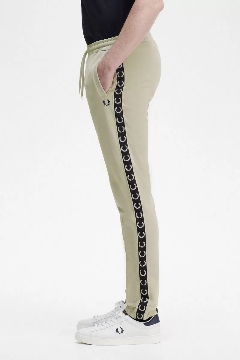 pantaloni da uomo fred perry taped track colore nero menta chiaro
