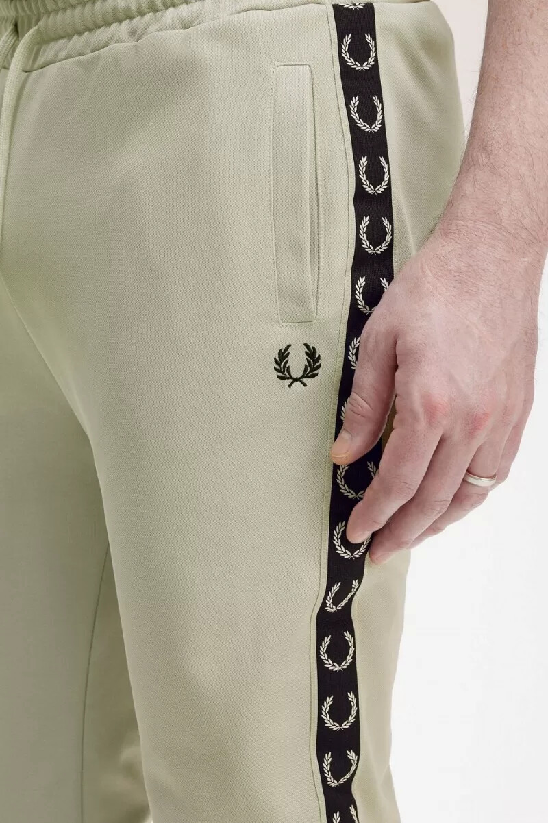 pantaloni da uomo fred perry taped track colore nero menta chiaro