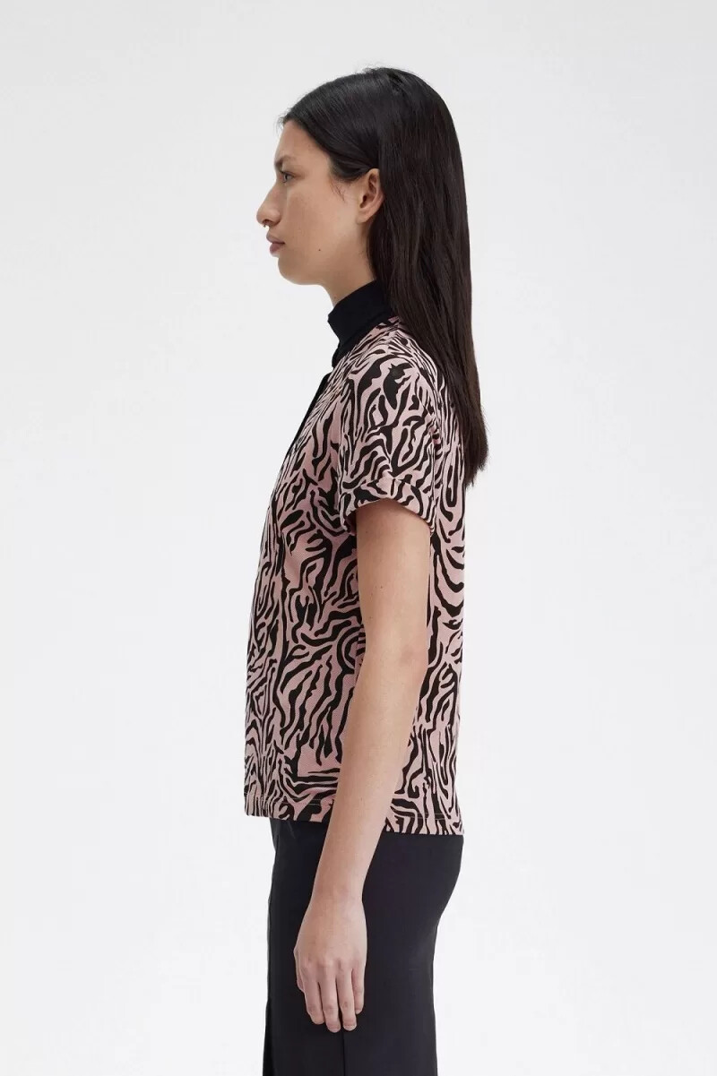 polo da donna fred perry con stampa zebrata rosa antico