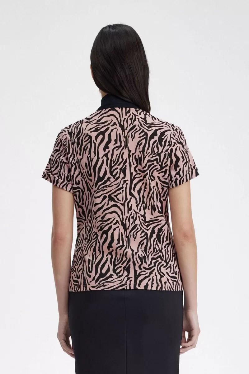 polo da donna fred perry con stampa zebrata rosa antico