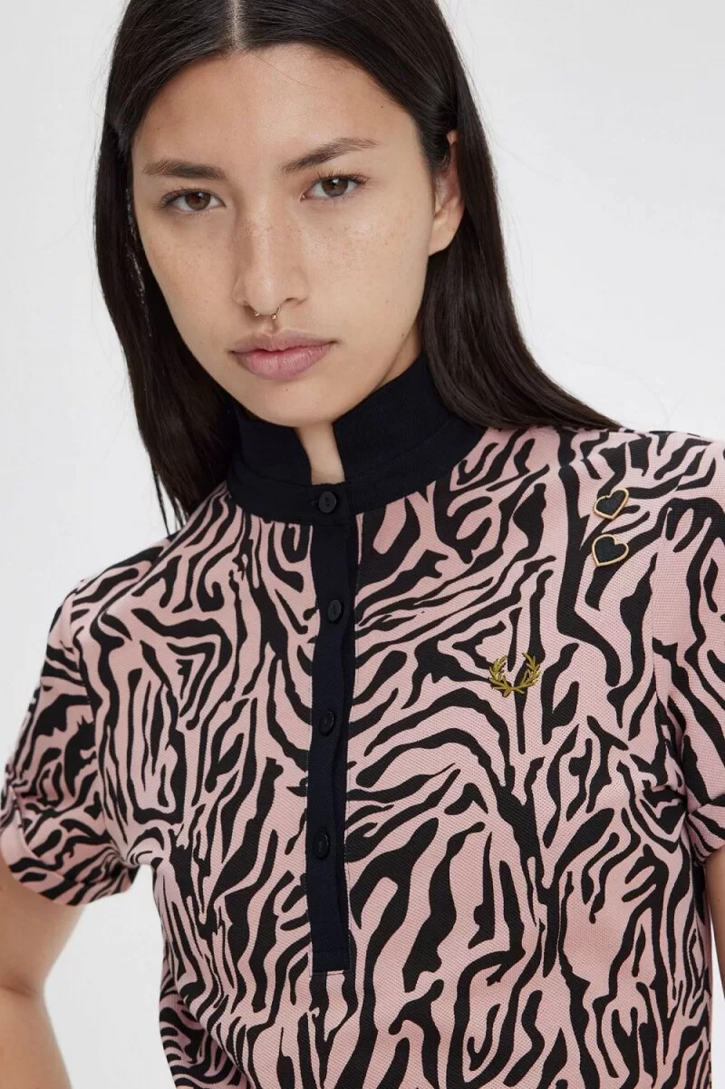 polo da donna fred perry con stampa zebrata rosa antico