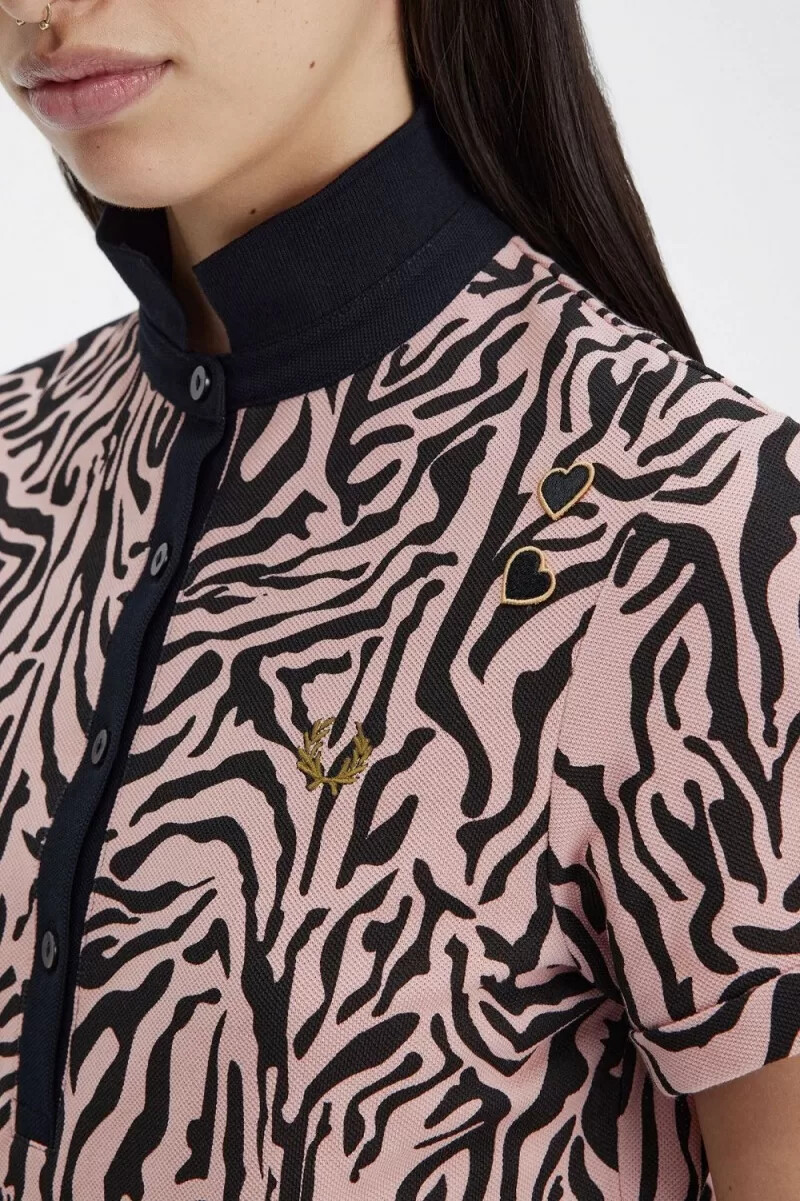polo da donna fred perry con stampa zebrata rosa antico
