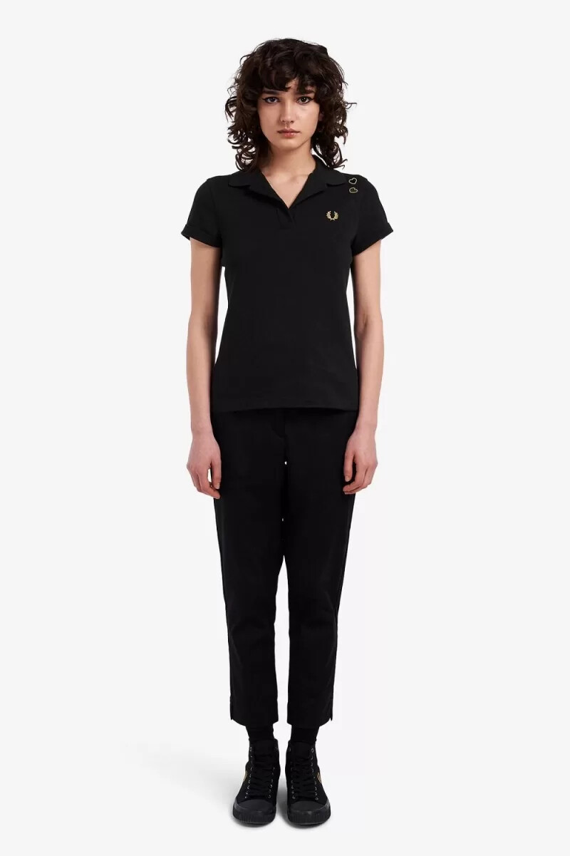polo da donna in piqué con colletto aperto fred perry nera