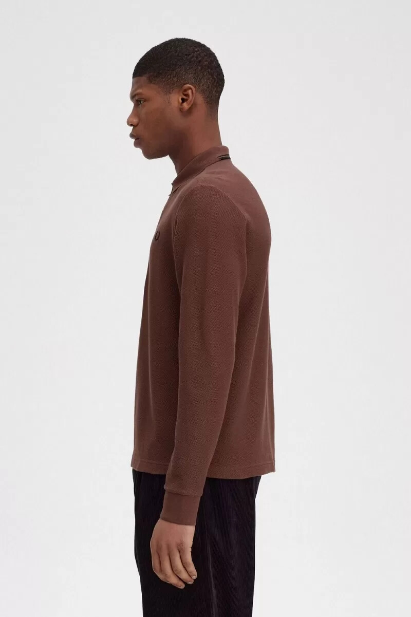polo da uomo a maniche lunghe in cotone a nido dape fred perry marrone whisky