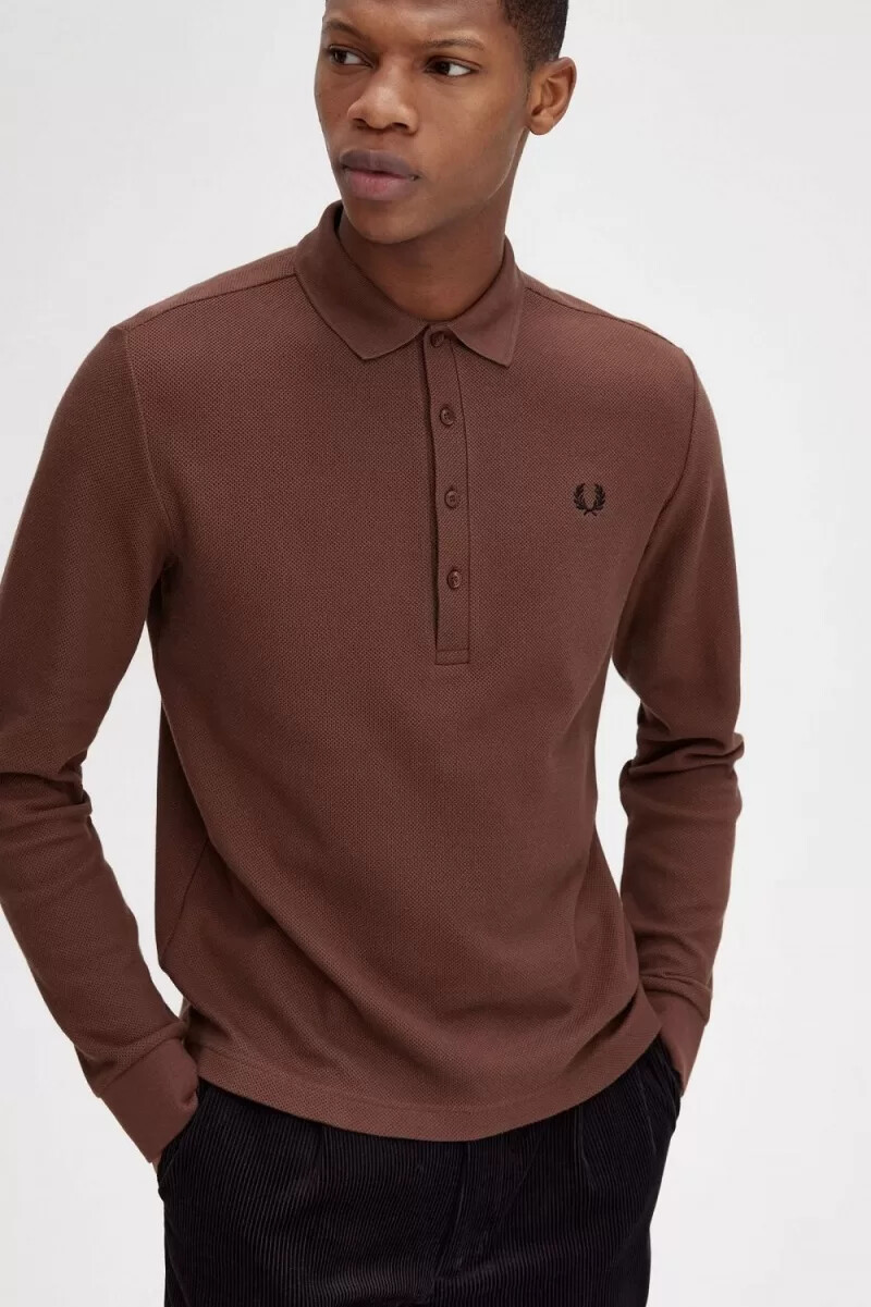 polo da uomo a maniche lunghe in cotone a nido dape fred perry marrone whisky