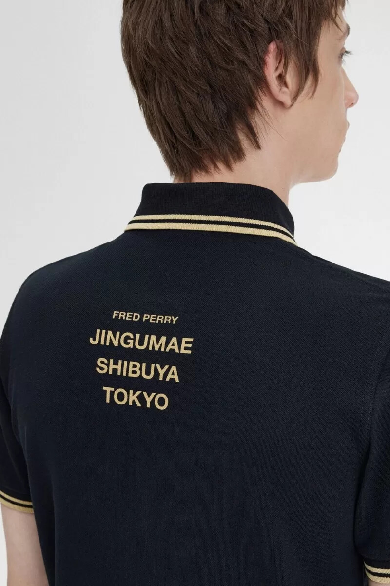 polo da uomo fred perry tokyo m12 colore nero champagne