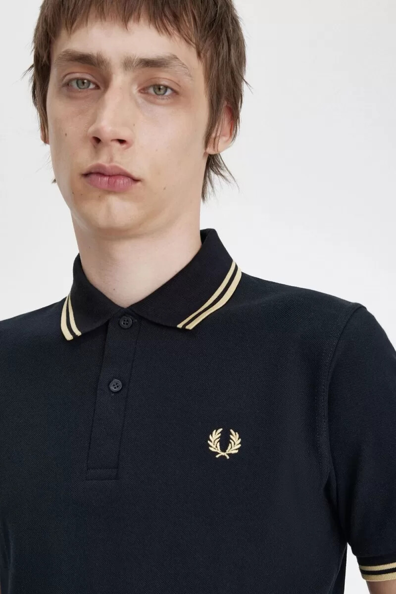 polo da uomo fred perry tokyo m12 colore nero champagne