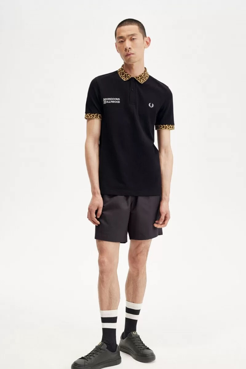 polo da uomo fred perry noongoons con stampa leopardata nera