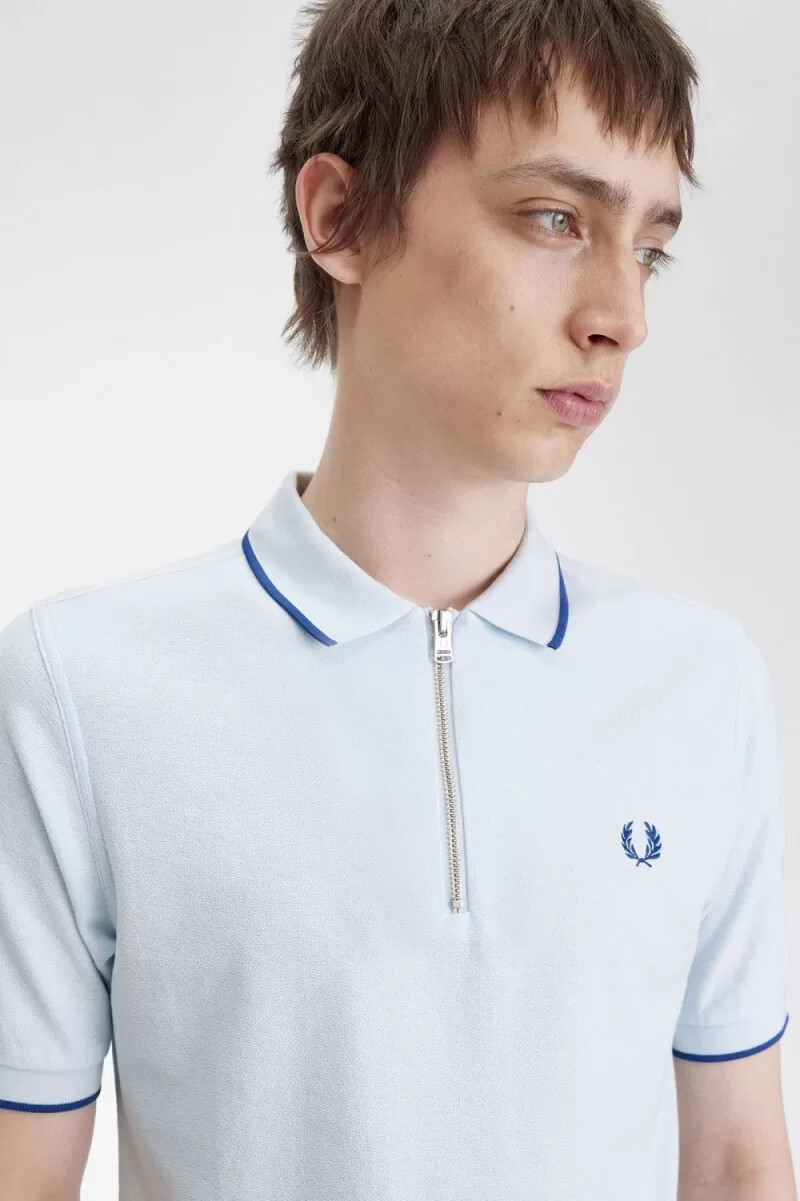 polo da uomo fred perry in crepe piqué con zip e collo a v colore acquamarina chiaro
