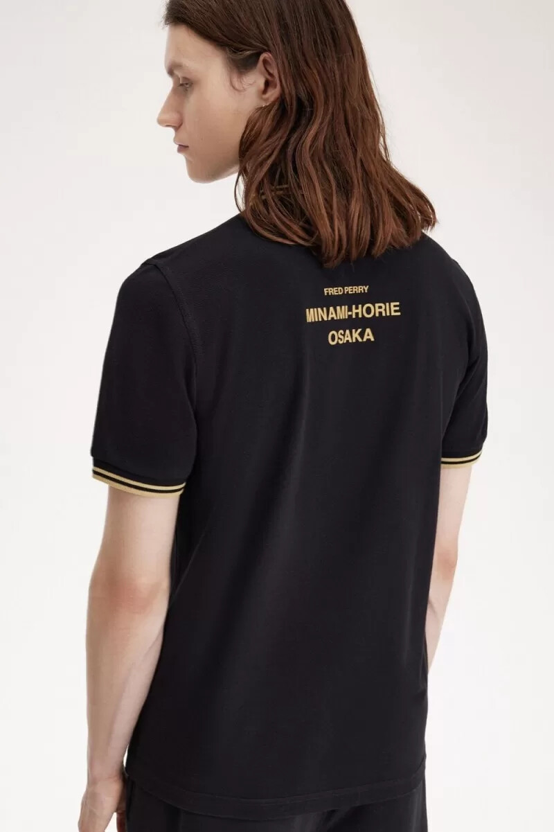 polo da uomo fred perry osaka m12 colore nero champagne