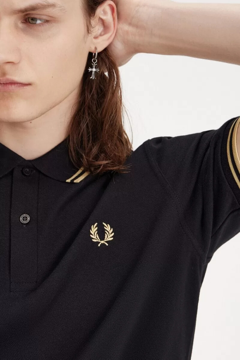 polo da uomo fred perry osaka m12 colore nero champagne