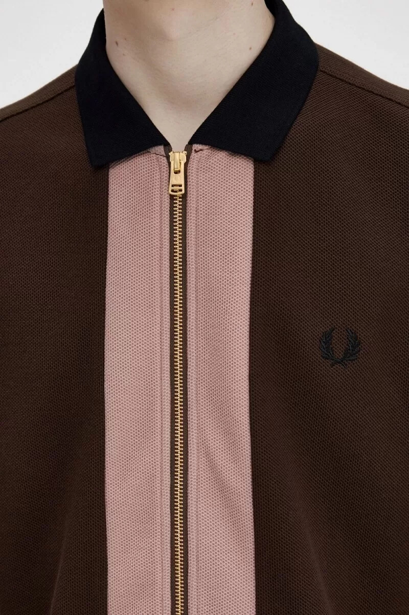 polo da uomo con zip fred perry color tabacco bruciato
