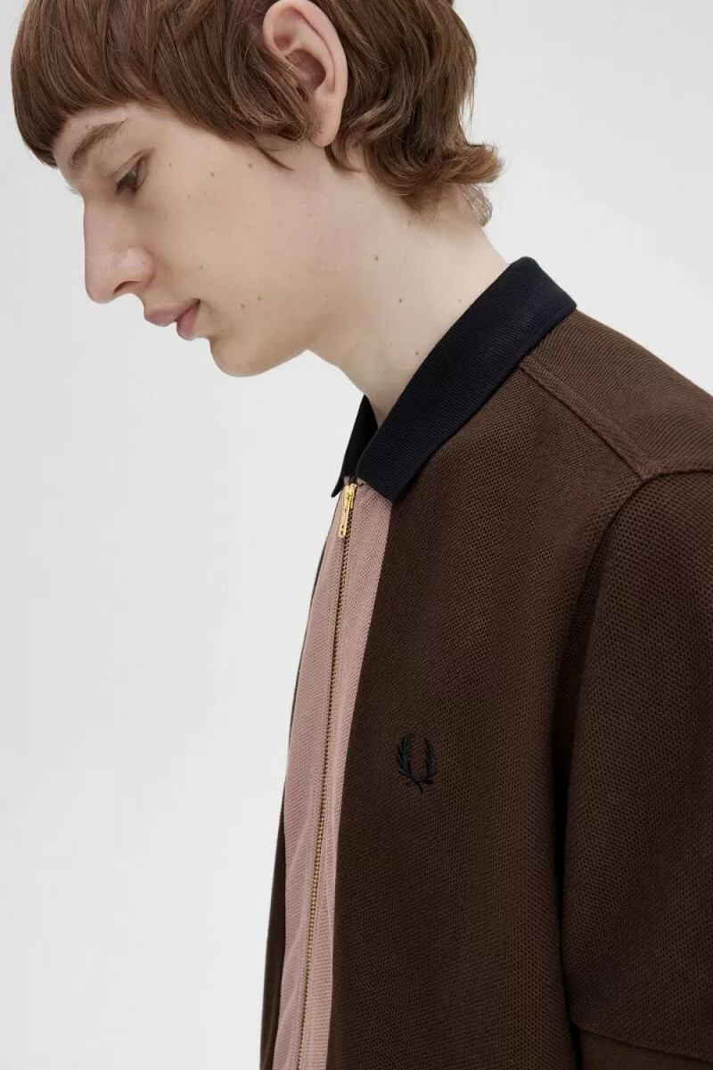 polo da uomo con zip fred perry color tabacco bruciato