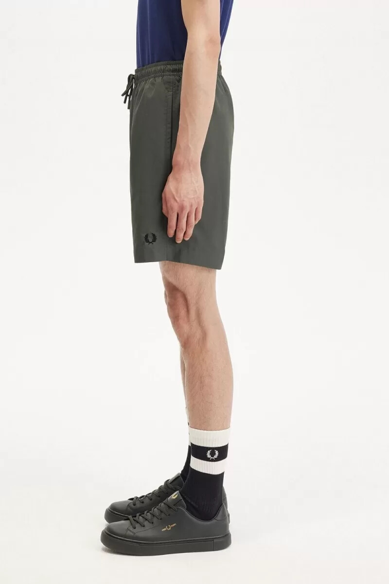 pantaloncini da bagno classici da uomo fred perry colore verde campo