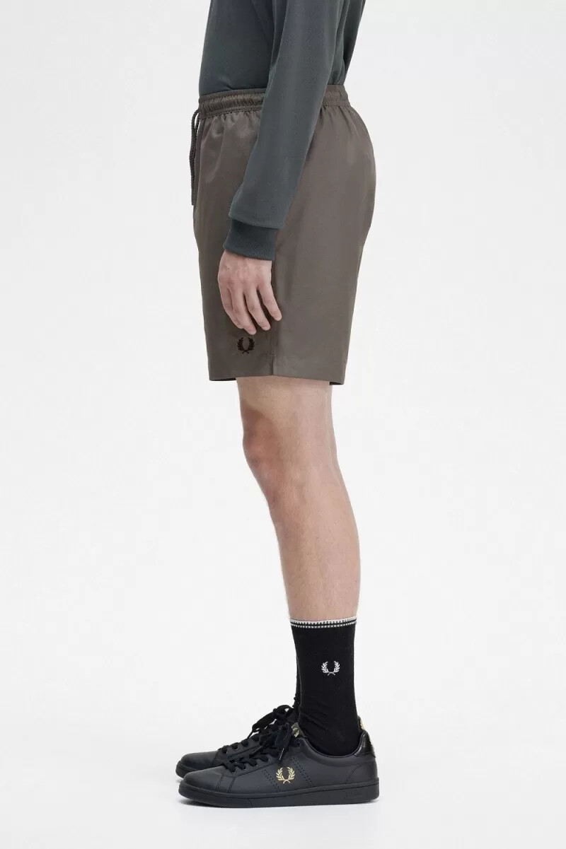 pantaloncini da bagno classici da uomo fred perry colore verde campo