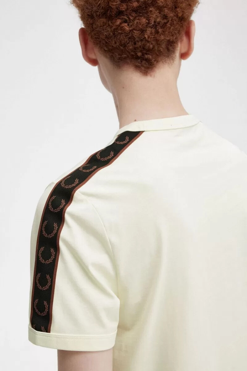 fred perry contrast tape ringer t-shirt da uomo beige whisky marrone