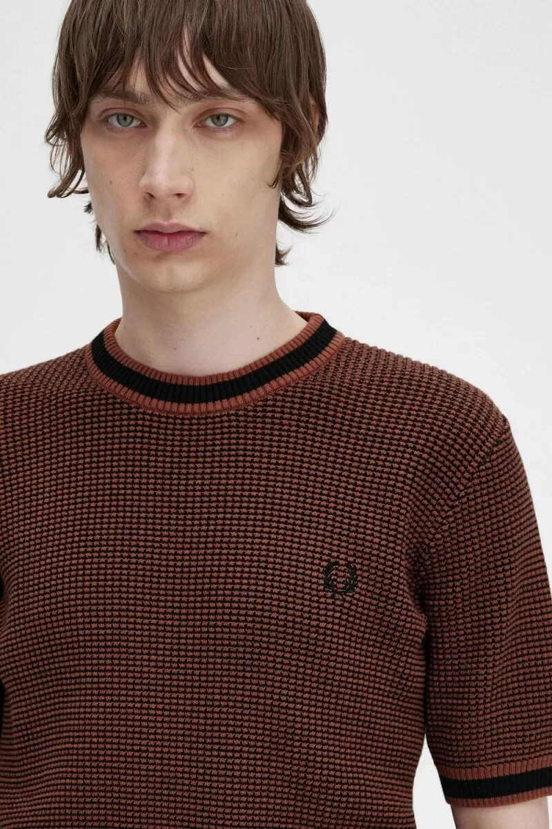 t-shirt da uomo in maglia testurizzata fred perry colore marrone whisky