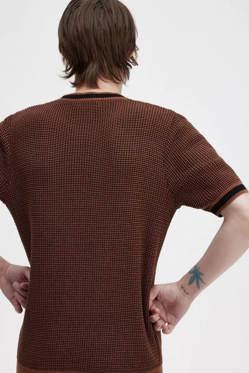 t-shirt da uomo in maglia testurizzata fred perry colore marrone whisky