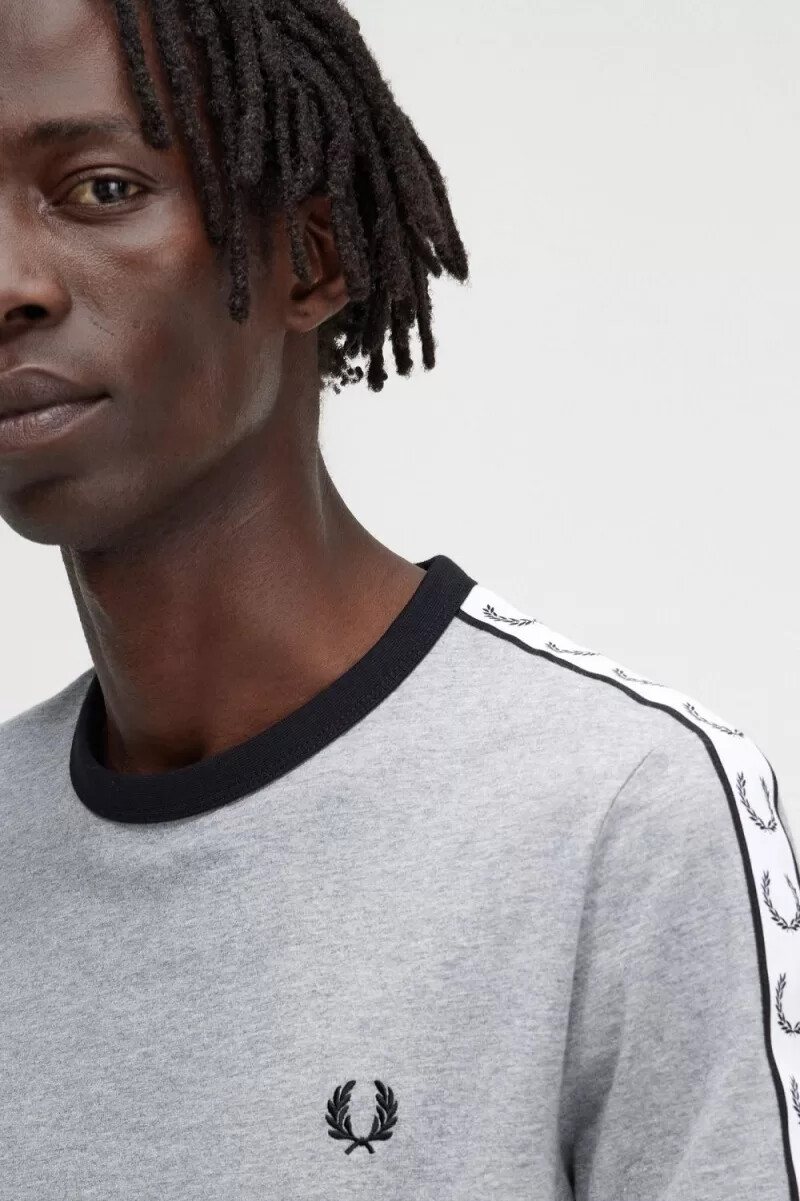 fred perry taped ringer t-shirt da uomo grigia
