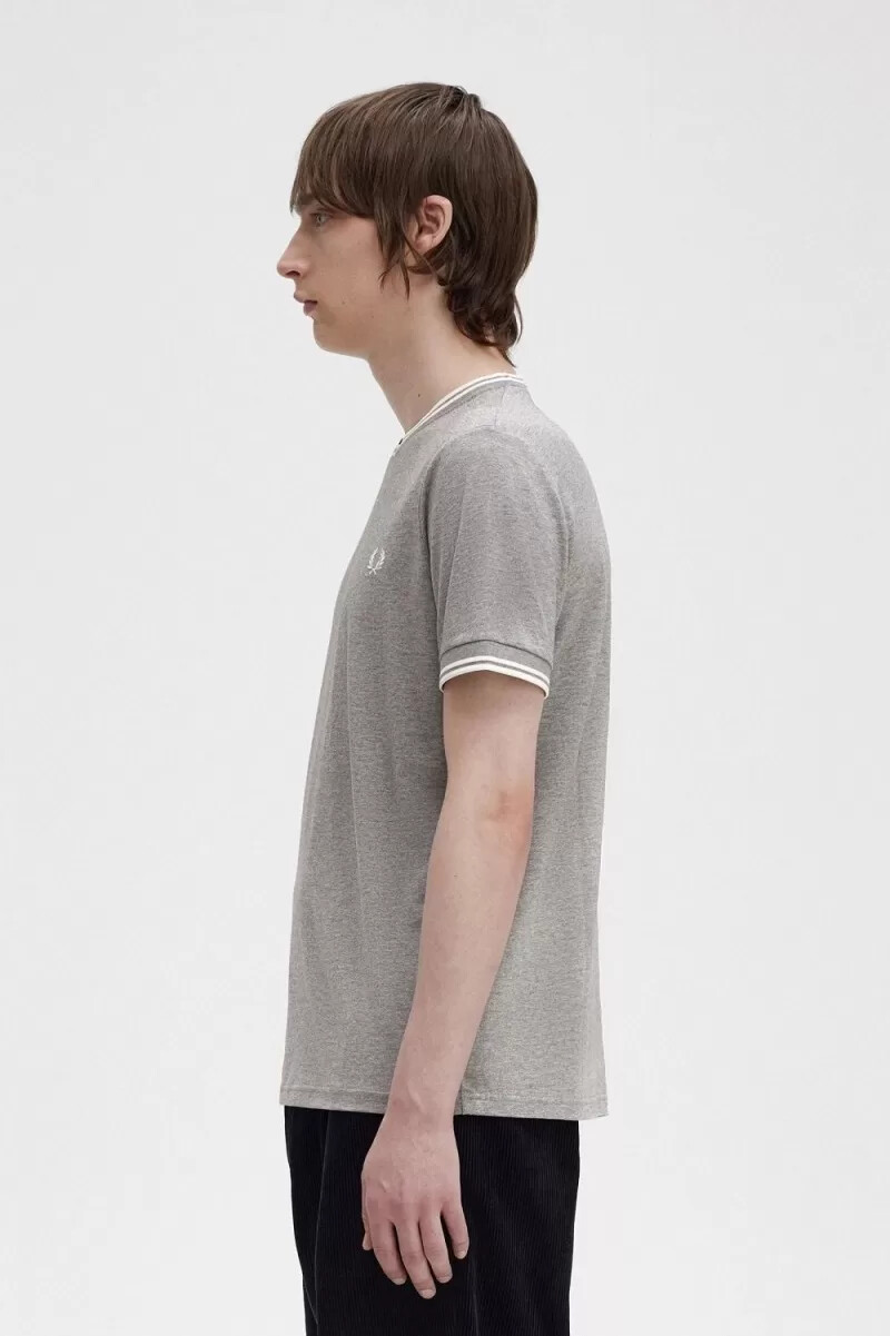 fred perry twin tipped t-shirt da uomo grigia