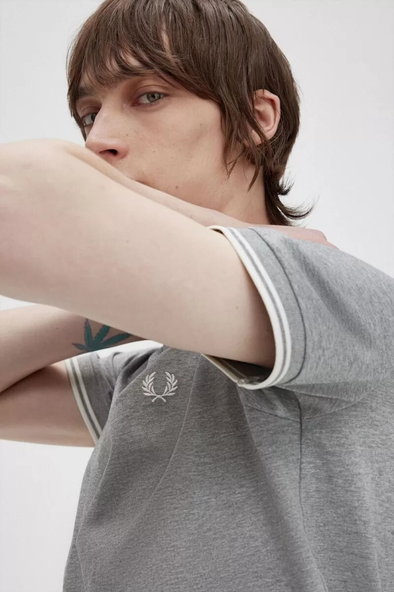 fred perry twin tipped t-shirt da uomo grigia