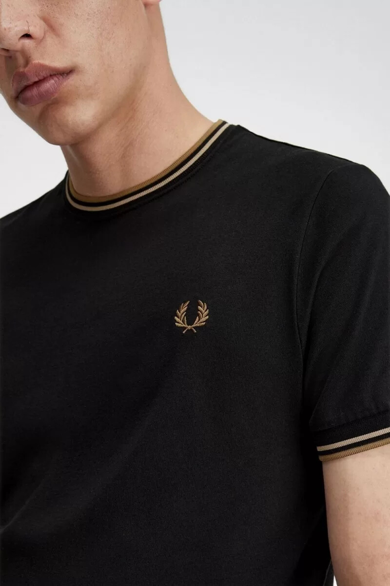fred perry twin tipped t-shirt da uomo nera verde marrone