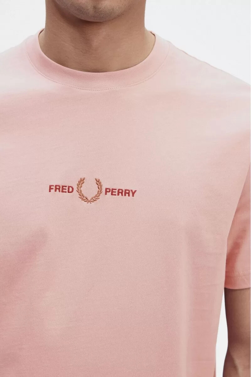 maglietta da uomo ricamata fred perry colore rosa antico