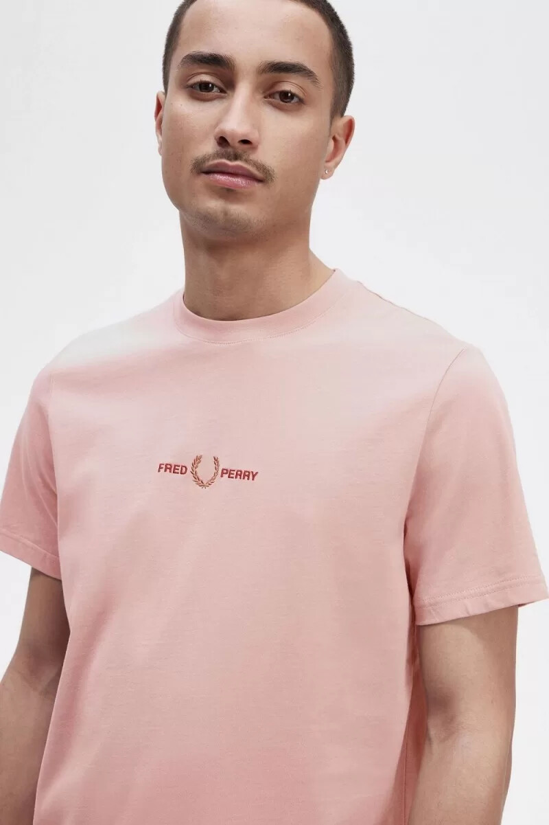 maglietta da uomo ricamata fred perry colore rosa antico