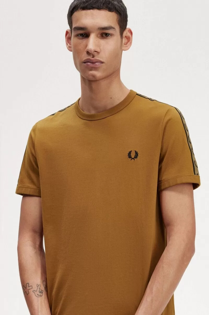 fred perry contrast tape ringer t-shirt da uomo marrone caffè scuro