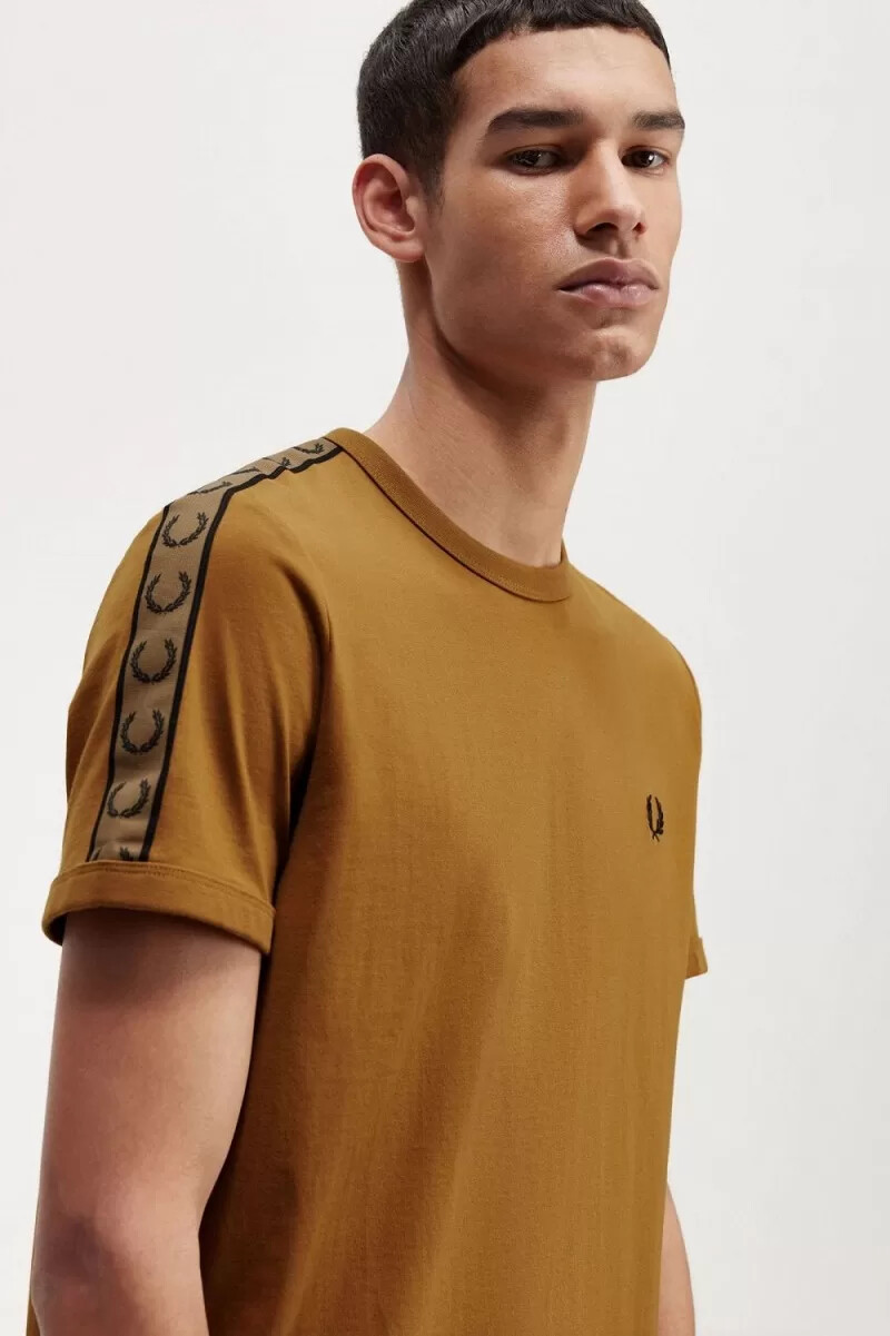 fred perry contrast tape ringer t-shirt da uomo marrone caffè scuro